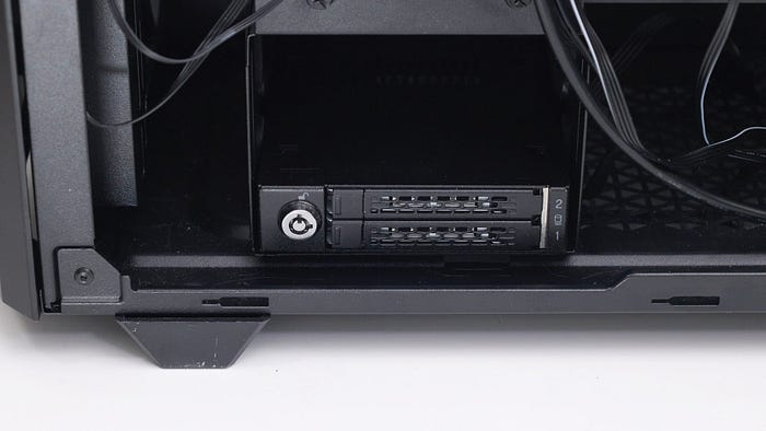 當我買了 U.2 SSD,然後呢?連接 U.2/U.3 SS 當我買了 U.2 SSD,然後呢?連接 U.2/U.3 SS