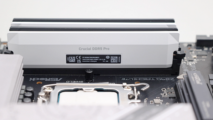 用時序換時脈 Crucial DDR5 Pro 6400 OC Gaming Memory 價格有俗！搭配 Core Ultra 9 285K，四條插滿 DDR5 6800
