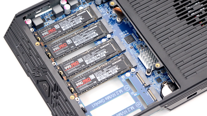 ASUSTOR FS68 系列依舊一支獨秀，12 支 M.2、雙 USB4、雙 10GbE、PCIe Gen4