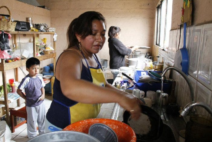 Trabajo no remunerado: El sosten invisible de la economía