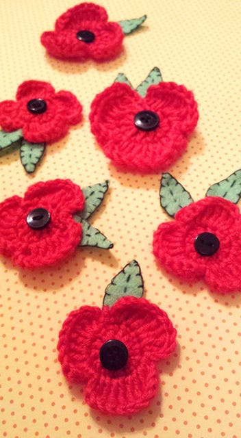 Crochet Poppy brooch / pin /decoration Crochet pattern by Crochet Luxe