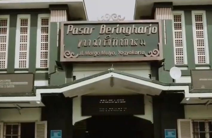 setangkap gambar di pasar beringharjo. | by mel. | Medium