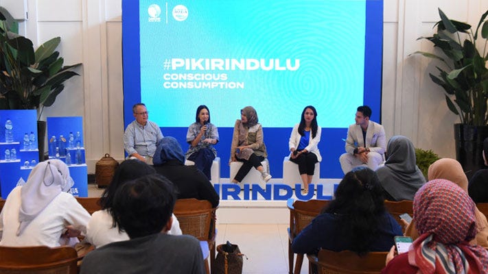 Strategi #PikirinDulu: Cara AQUA Mengedukasi Generasi Muda Menjadi Konsumen Kritis