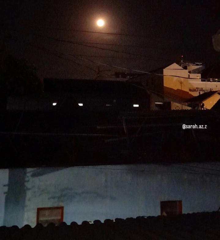 Padang Bulan Sahur tadi, iseng ke loteng dan menemukan pemandangan yang