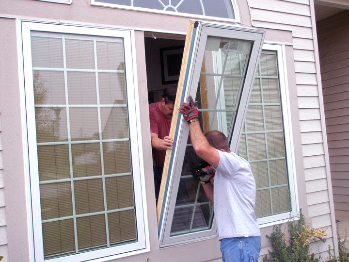 5 Signs That You Need Window Replacement Service by