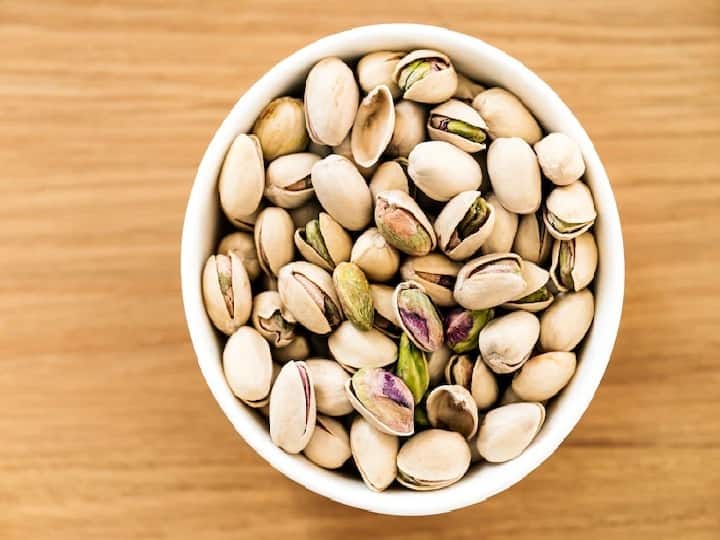 You get these 5 tremendous benefits of eating pistachios in winter