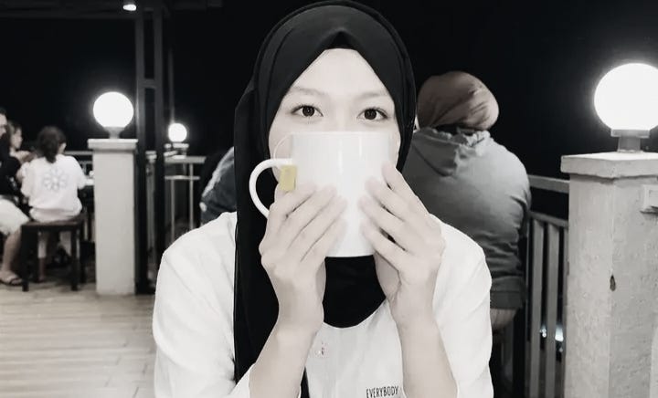 teruntuk perempuan yang membawa teduh.