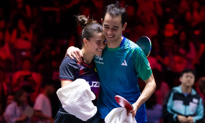 Bruna Takahashi e Hugo Calderano são campeões de duplas mistas no Singapura Smash