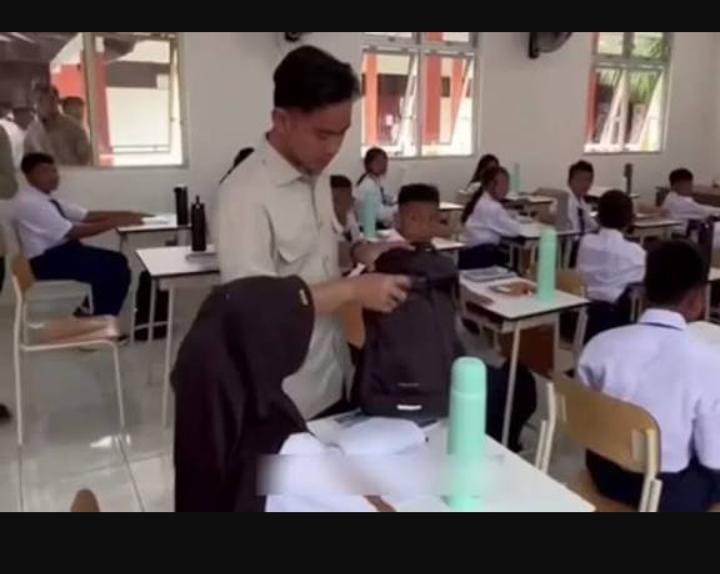 Ketika Negara Mengintip Tas Anak Sekolah