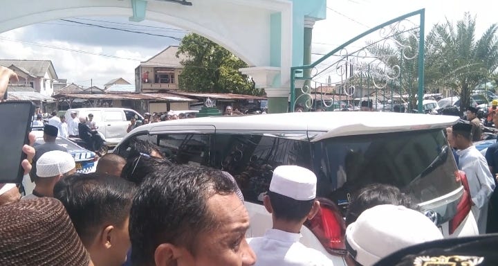 Ustadz Abdul Somad Masuk Lewat Belakang, Tim Media Kesulitan Wawancara di Masjid Jamik
