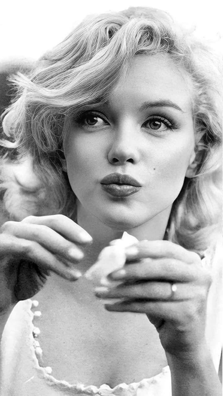 A beautiful pic of Monroe