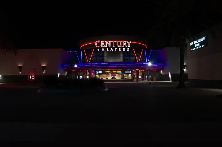 Photo of the outside of the theatre (Sony NEX-5N)