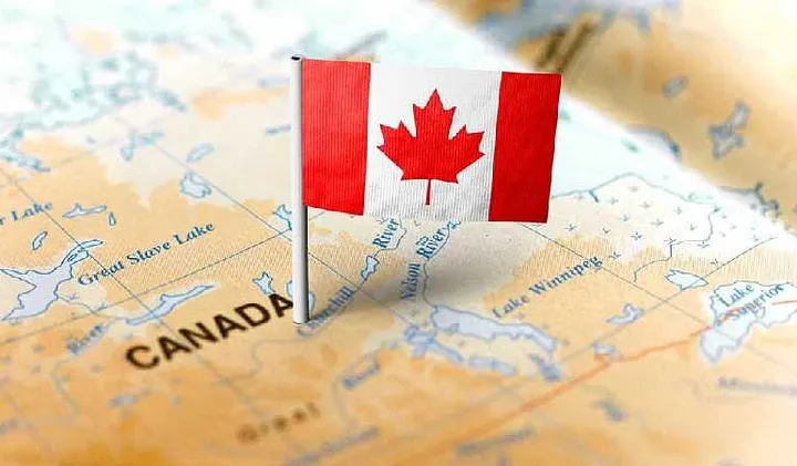 Drapeau canadien sur une carte