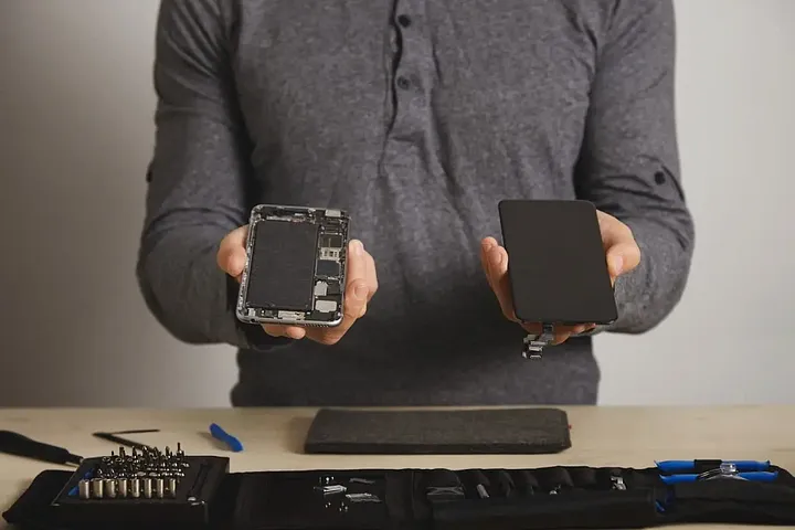 Why You Should Choose Professional Phone Repair Services