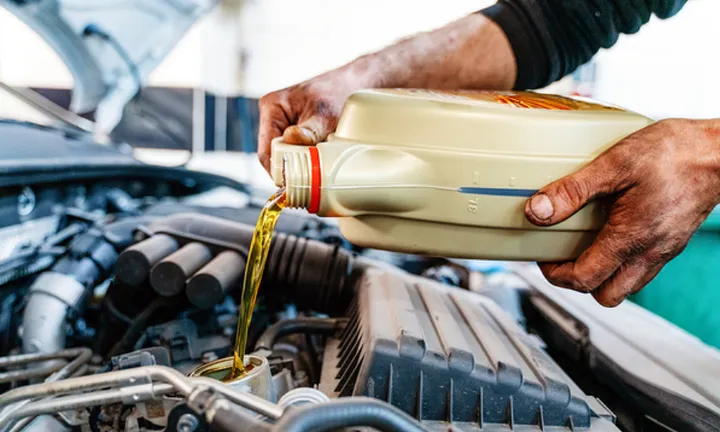 Myth Busted: Using different brands of engine oil causes engine damage.