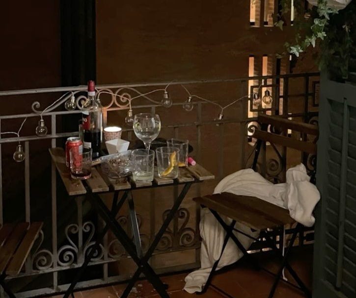 Chapter I: Balkon Untuk Dua