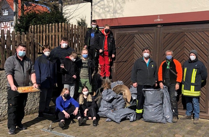 Umweltaktion der Jugendfeuerwehr Böhne: Säckeweise Müll und Unrat gesammelt