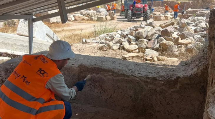 Tralleis Antik Kenti hamam bölgesi gün yüzüne çıkıyor