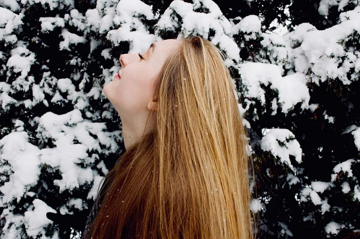 What causes dandruff? And How to get rid of it?