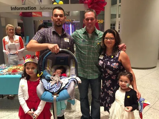 Astros Hall of Famer Craig Biggio with a Sunshine Kids Family