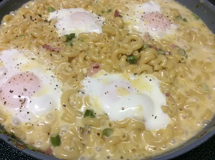 Mac n Cheese with Poached Eggs, Ham and Asparagus