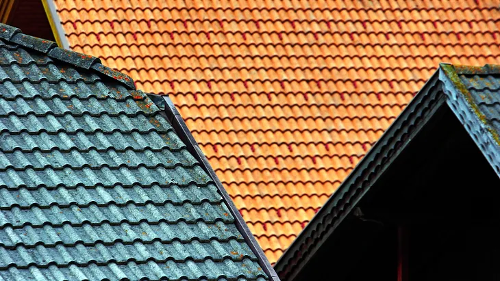 4 Things You Need To Check When Looking For Roofing Contractors