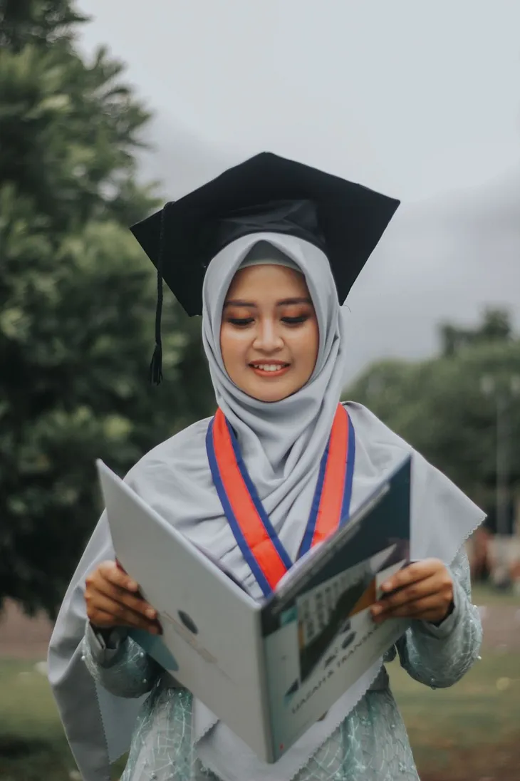 Girl in White Academic Dress by Wildan Zainul Faki on pexels.com