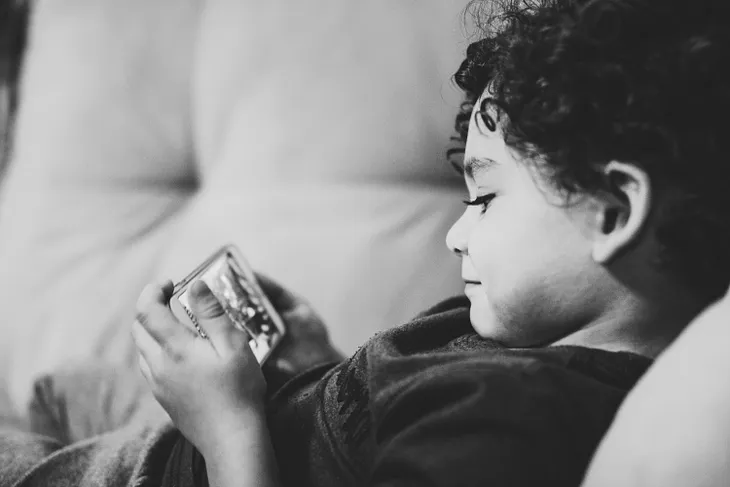 Excessive screen time in kids: Its impacts & easy ways to prevent it