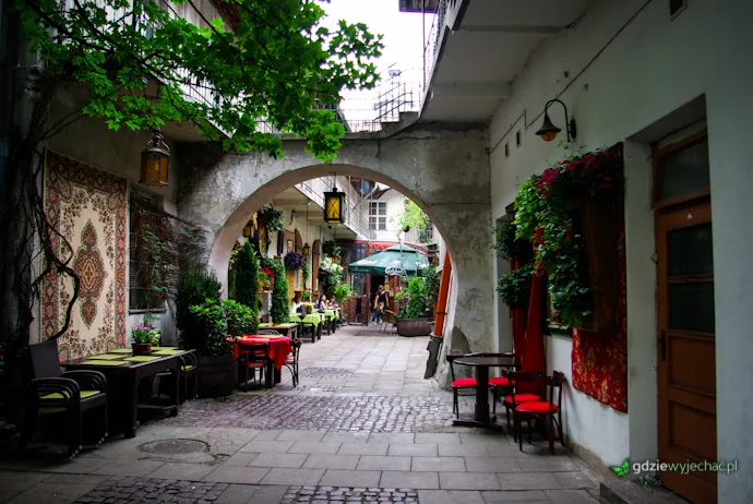 Exploring Krakow’s Famous Jewish Quarter: A Guide to Kazimierz’s Enchanting Nightlife