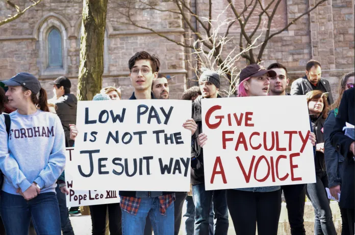 Vote of No Confidence by Faculty Senate Hits One Year Mark