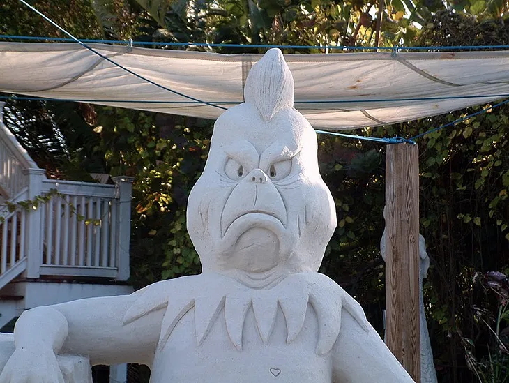 Sand sculpture of the grinch, pictured here from the chest up