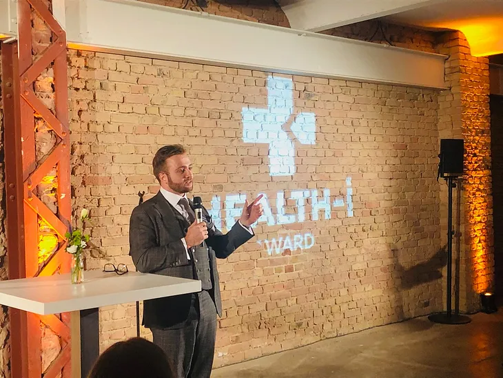 Dr. Sven Jungmann giving a talk during the Health-i awards in Berlin.