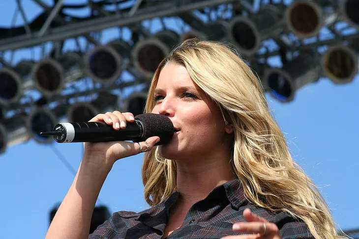 Jessica Simpson singing.