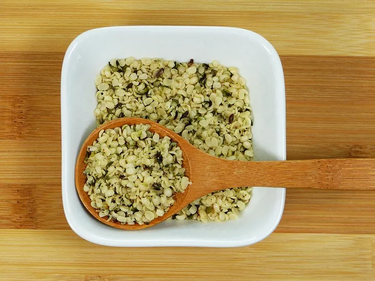 Raw hemp seeds