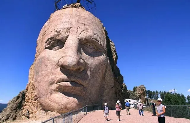 South Dakota’s Crazy Horse Monument Invaded By UFO