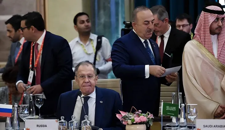 U.S. and Russian Foreign Ministers Exchange Blows; Lavrov Walks Out Fearing “Ambush”