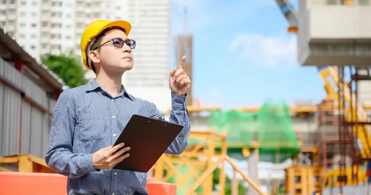 Top 5 Common challenges in contractor management and how to overcome them in construction projects.
