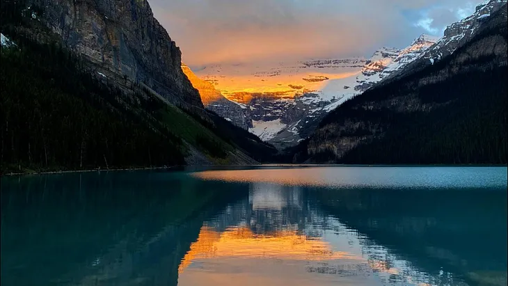 An early morning view of Lake Louise (pic by the author)