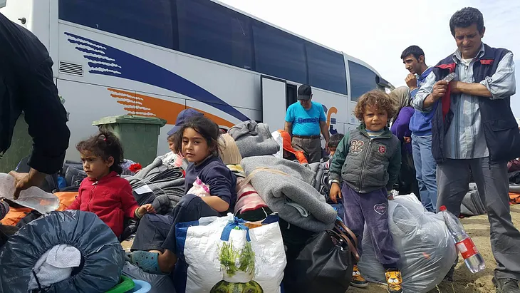 Idomeni Special: Around 2,000 people moved out from the camp during the first day of eviction