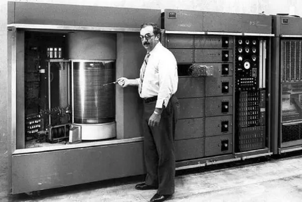 The First Hard Drive Was the Size of a Refrigerator 🧊