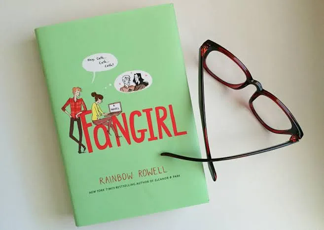 BOOK REVIEW: FANGIRL BY RAINBOW ROWELL.