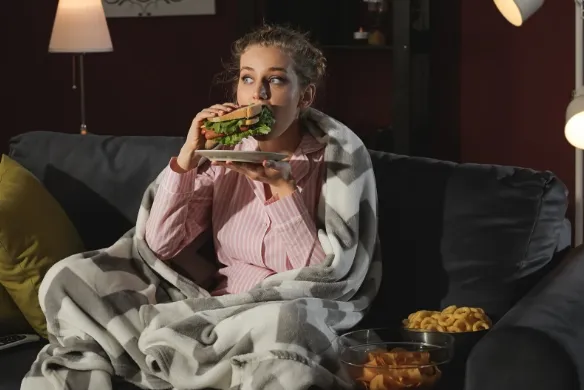 Is There an Ideal Time to Stop Eating at Night?