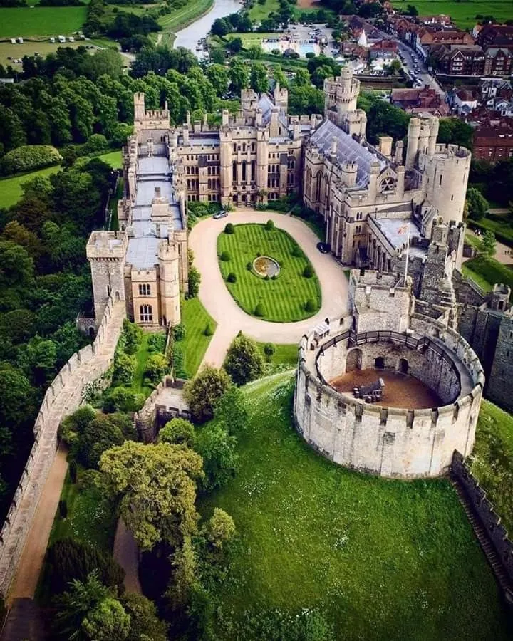 Arundel and his castle.