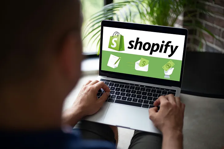 Shopify Success in 2024: Trending Products and E-commerce Strategies