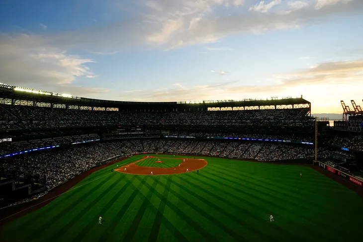 Mariners Tender Contracts to 29 Players on MLB Roster