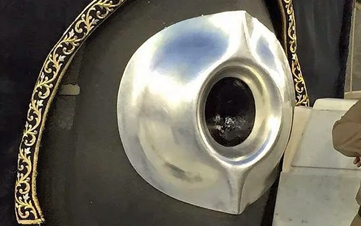 Discuss of Hijra Aswad Stone