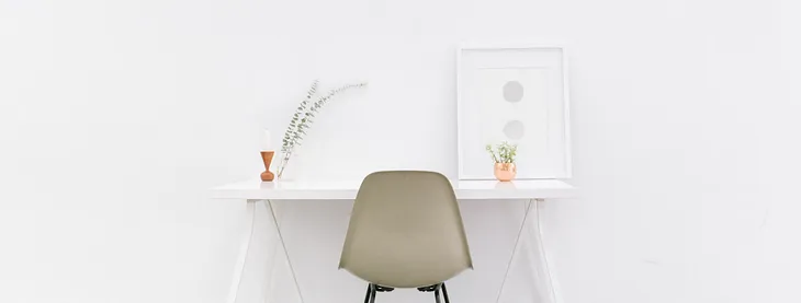 Minimalist white table | Lifelog — golifelog.com