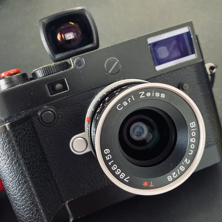 First Impression : Contax G Biogon T* 28mm F2.8 G28M + Leica M10D