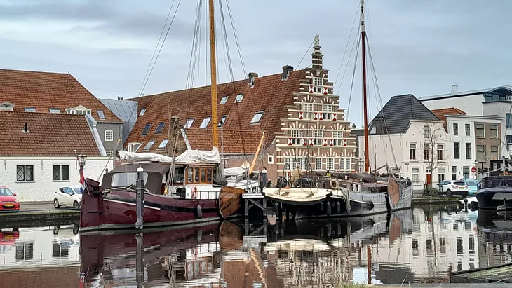 Leiden: The Siege, The Oldest University and 110 Poems