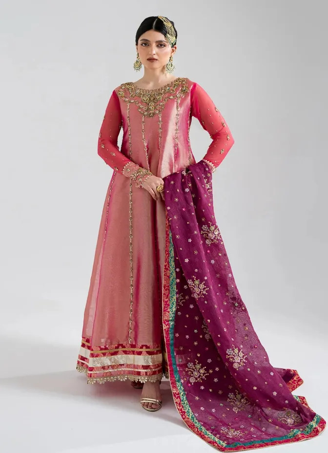 Discover the Exquisite Elegance of Ammara Khan’s Luxury Formal Dresses